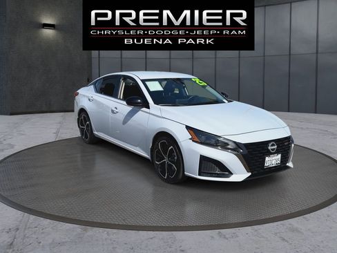 Used 2025 Nissan Altima 2.5 SR image 2