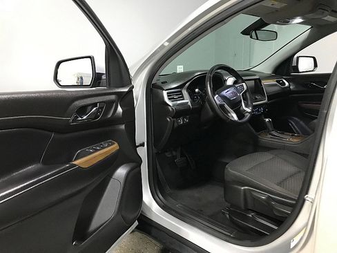 Used 2019 GMC Acadia SLE w/ LPO, Floor Liner Package FWD image 9