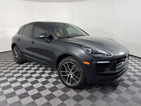 Certified 2026 Porsche Macan AWD/4WD image 7