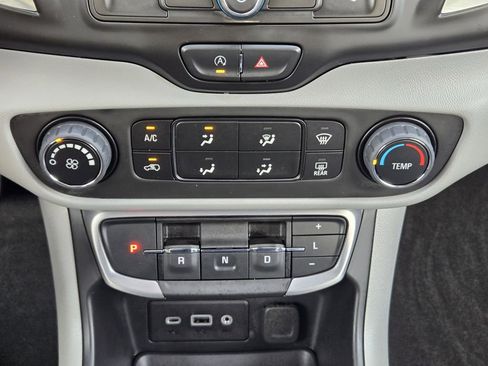 Used 2024 GMC Terrain SLE w/ Fleet Convenience Package image 17