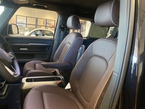 New 2025 Volkswagen ID. Buzz Pro S RWD image 8