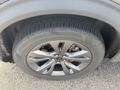 Used 2022 Ford Explorer XLT w/ Equipment Group 202A AWD/4WD image 9