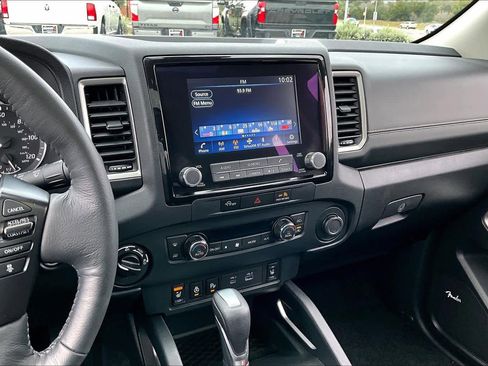 Used 2023 Nissan Frontier SV w/ SV Premium Package image 6