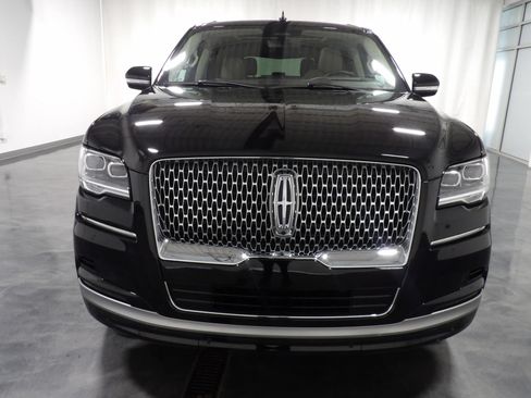 Used 2022 Lincoln Navigator Reserve AWD/4WD image 2