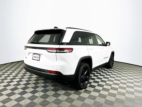 Certified 2023 Jeep Grand Cherokee Altitude image 12