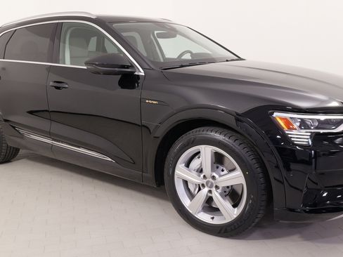 Used 2019 Audi e-tron Prestige w/ Prestige Package image 8