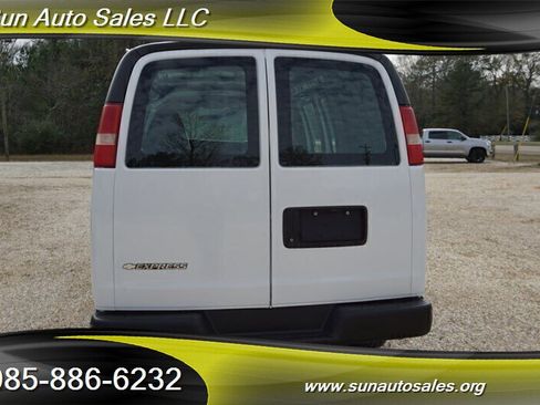 Used 2010 Chevrolet Express 1500 image 10