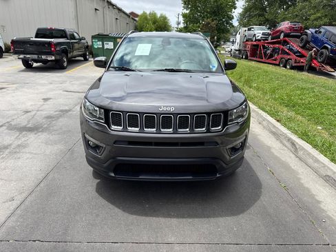 Used 2018 Jeep Compass Latitude FWD image 5