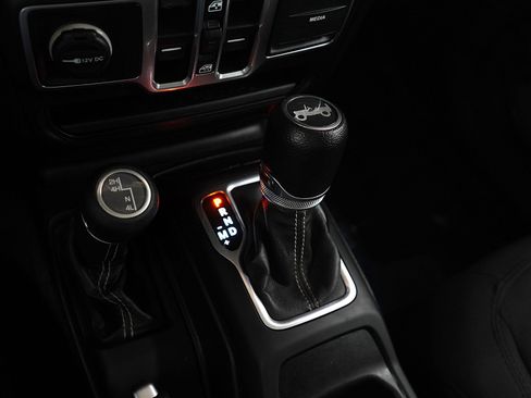 Used 2018 Jeep Wrangler Unlimited Sahara w/ Cold Weather Group image 23