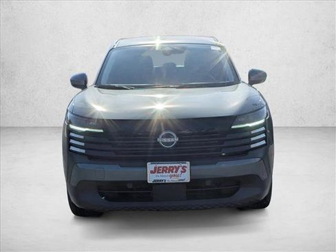 Used 2025 Nissan Kicks SV w/ Charging Package image 2