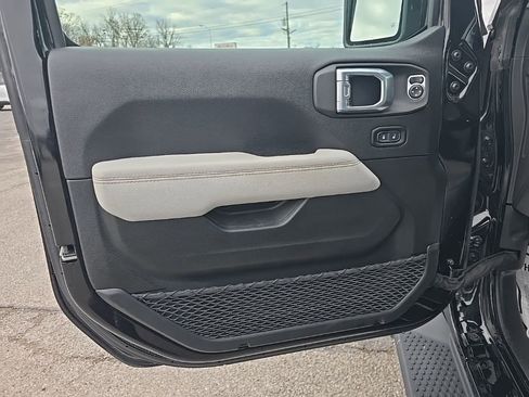 Used 2021 Jeep Wrangler Unlimited Sahara image 14