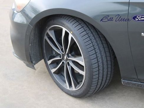 Used 2016 Chevrolet Malibu Premier w/ Driver Confidence Package II image 18