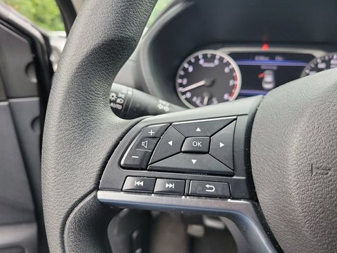 Used 2025 Nissan Sentra SV FWD image 22