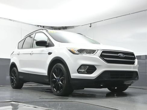 Used 2017 Ford Escape SE w/ Equipment Group 201A FWD image 31