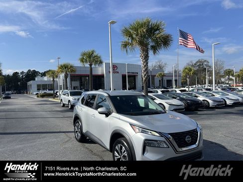 Used 2023 Nissan Rogue SV image 1