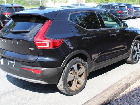 Used 2020 Volvo XC40 T5 Momentum w/ Protection Package Premier AWD/4WD image 6
