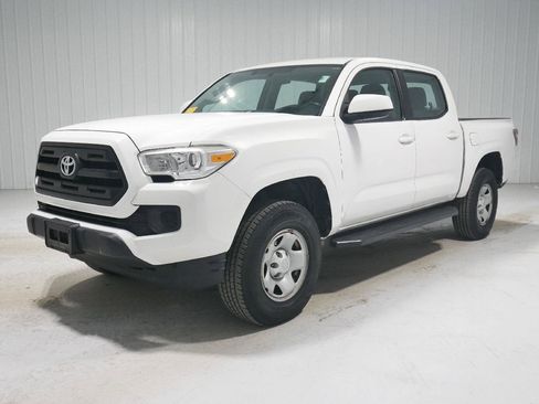 Used 2017 Toyota Tacoma SR image 1