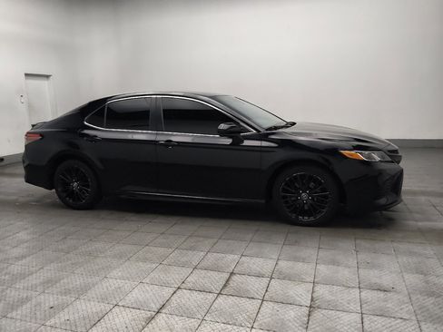 Used 2018 Toyota Camry SE FWD image 11