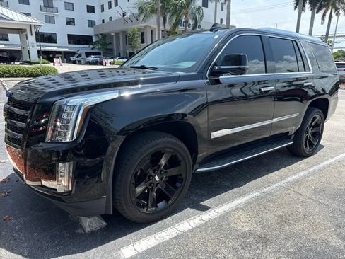 Used 2020 Cadillac Escalade Premium Luxury RWD image 2
