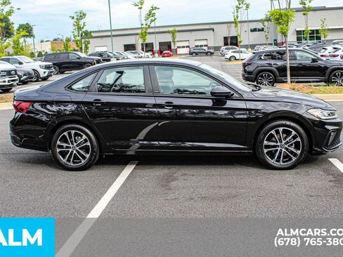 Used 2025 Volkswagen Jetta Sport FWD image 9