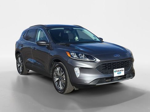 Used 2022 Ford Escape Titanium w/ Class II Trailer Tow Package image 8