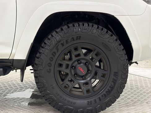 Used 2022 Toyota 4Runner TRD Off-Road Premium AWD/4WD image 13