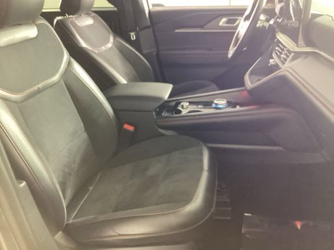 Used 2025 Ford Explorer ST AWD/4WD image 24