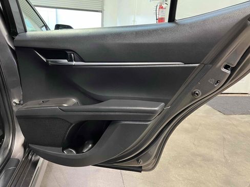 Used 2021 Toyota Camry SE w/ Convenience Package image 27