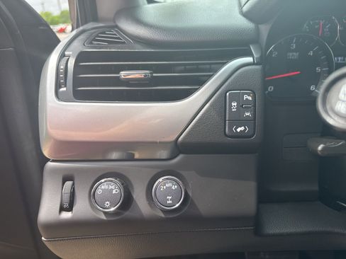 Used 2020 Chevrolet Suburban LT image 15