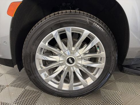 Used 2023 Cadillac Escalade Premium Luxury AWD/4WD image 17