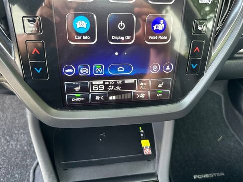 Used 2025 Subaru Forester Premium AWD/4WD image 14