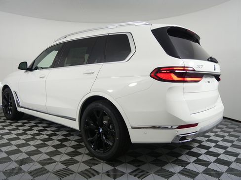 Used 2026 BMW X7 xDrive40i image 5