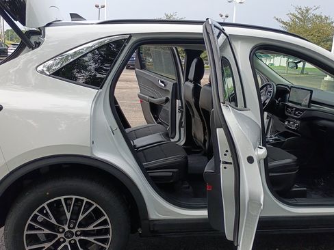 Used 2023 Ford Escape SE FWD image 15