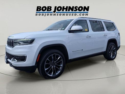 Used 2022 Jeep Wagoneer Series III w/ Premium Group I AWD/4WD image 5