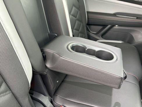 Used 2025 Volkswagen Atlas Peak Edition SE image 45