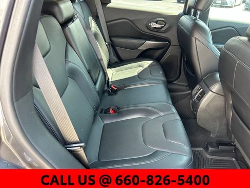 Used 2019 Jeep Cherokee Limited AWD/4WD image 9