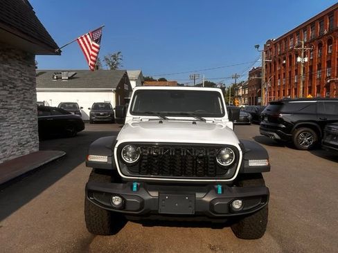 Used 2024 Jeep Wrangler Unlimited AWD/4WD image 2