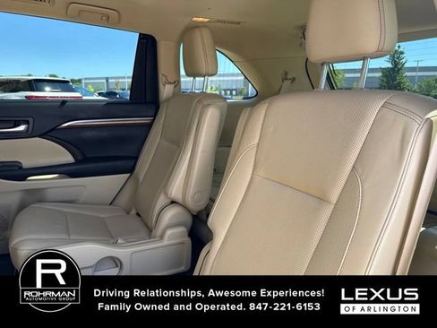 Used 2017 Toyota Highlander Limited Platinum AWD/4WD image 6