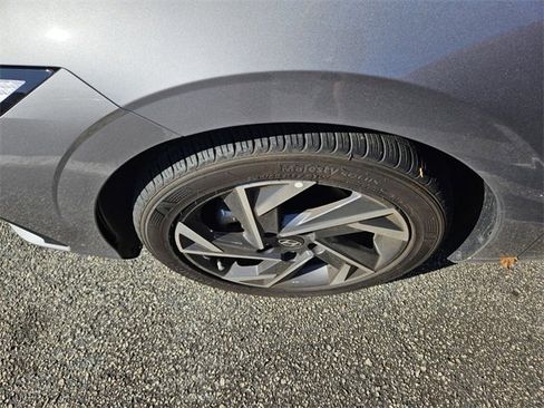 Used 2025 Hyundai Elantra Sport image 4