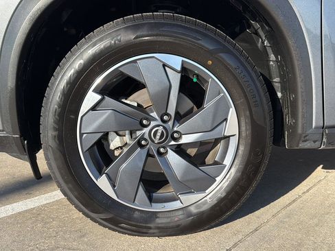 Used 2024 Nissan Rogue SV FWD image 12