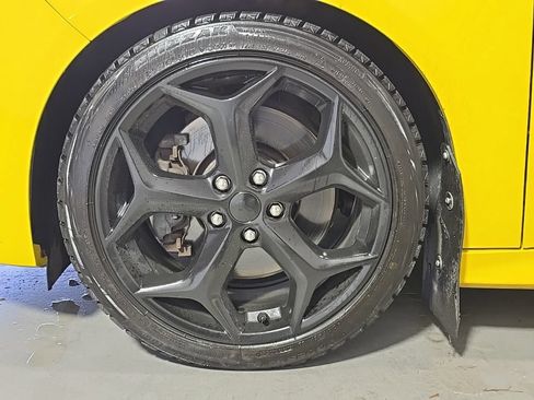 Used 2017 Ford Focus ST FWD image 12