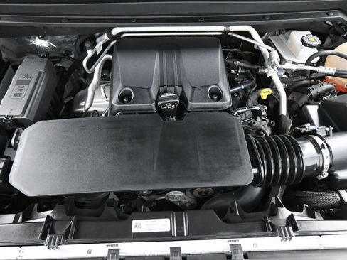 Used 2024 Chevrolet Colorado LT w/ LT Convenience Package image 18