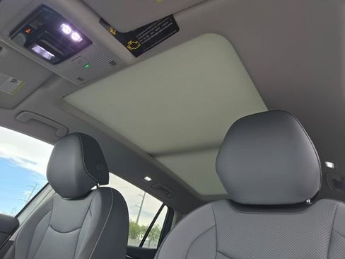 New 2025 Volkswagen Tiguan SE image 7