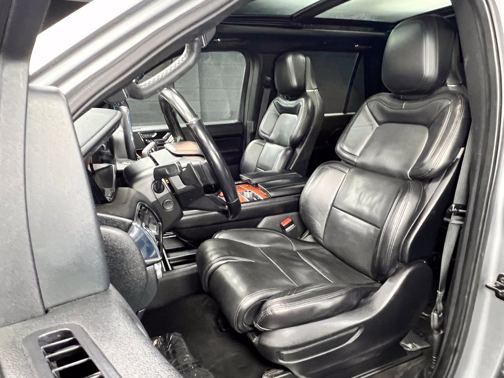 Used 2021 Lincoln Navigator Reserve AWD/4WD image 7