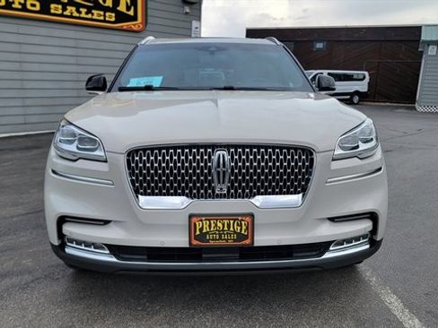 Used 2020 Lincoln Aviator Reserve w/ Equipment Group 202A AWD/4WD image 3