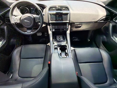 Used 2019 Jaguar F-PACE Premium AWD/4WD image 14