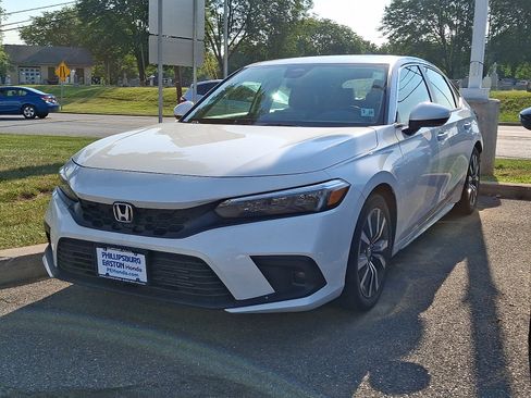Used 2024 Honda Civic EX-L image 3