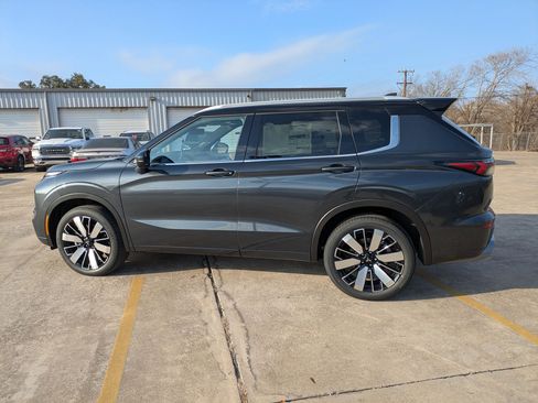 New 2026 Mitsubishi Outlander SEL FWD image 2