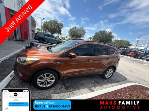 Used 2017 Ford Escape SE w/ Equipment Group 201A FWD image 1