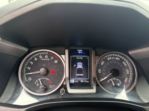 Used 2022 Toyota Tacoma Limited image 13
